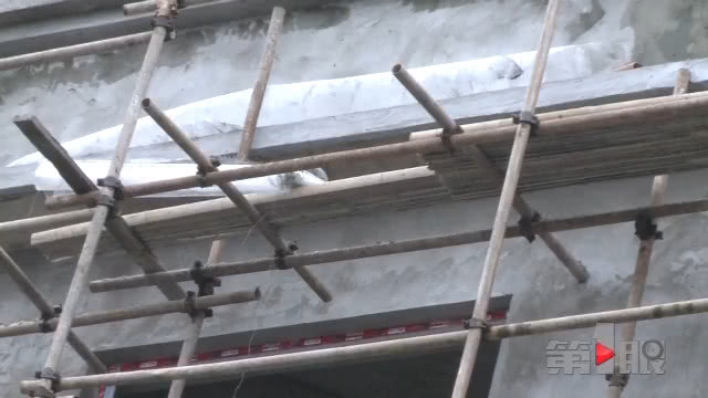 工人未拴安全绳 踏板掉落不幸坠亡